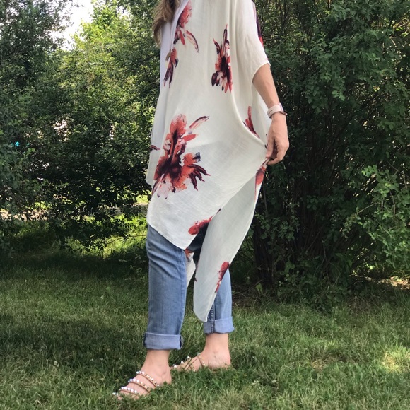 White Floral Cape Kimono - Picture 2 of 7